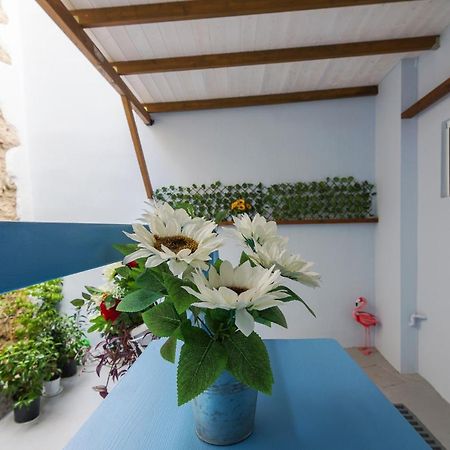 Wonderful Renovated Apartment With Private Patio เอเธนส์ ภายนอก รูปภาพ
