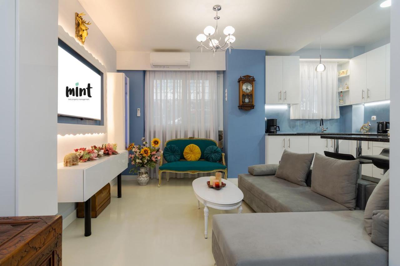 Wonderful Renovated Apartment With Private Patio เอเธนส์ ภายนอก รูปภาพ