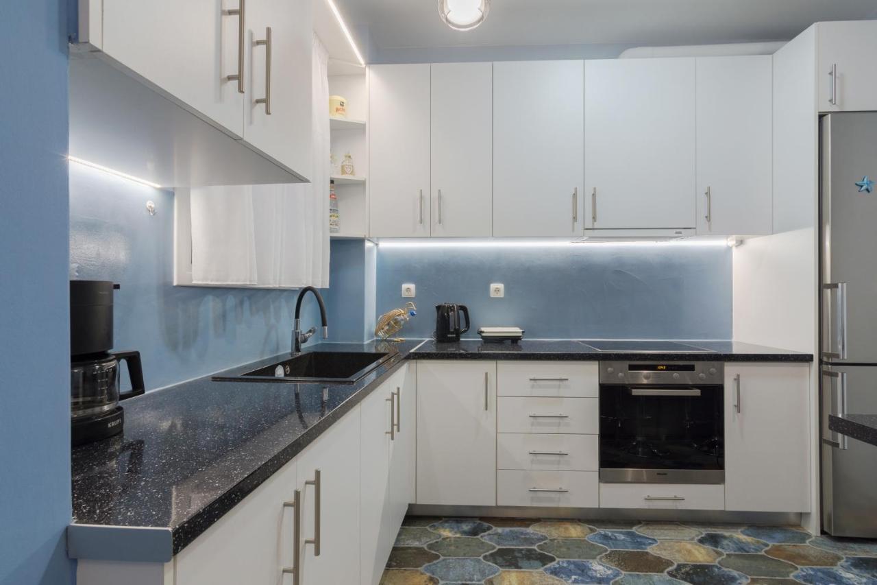 Wonderful Renovated Apartment With Private Patio เอเธนส์ ภายนอก รูปภาพ