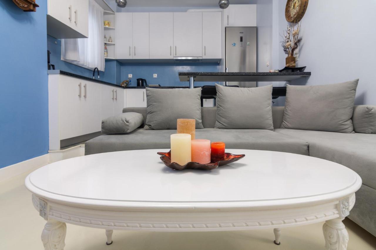 Wonderful Renovated Apartment With Private Patio เอเธนส์ ภายนอก รูปภาพ