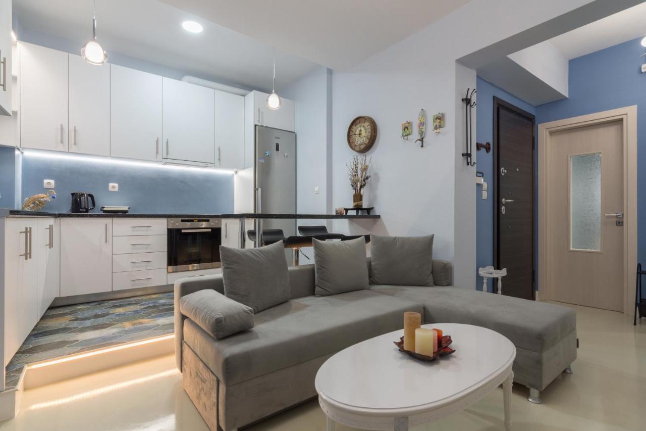 Wonderful Renovated Apartment With Private Patio เอเธนส์ ภายนอก รูปภาพ