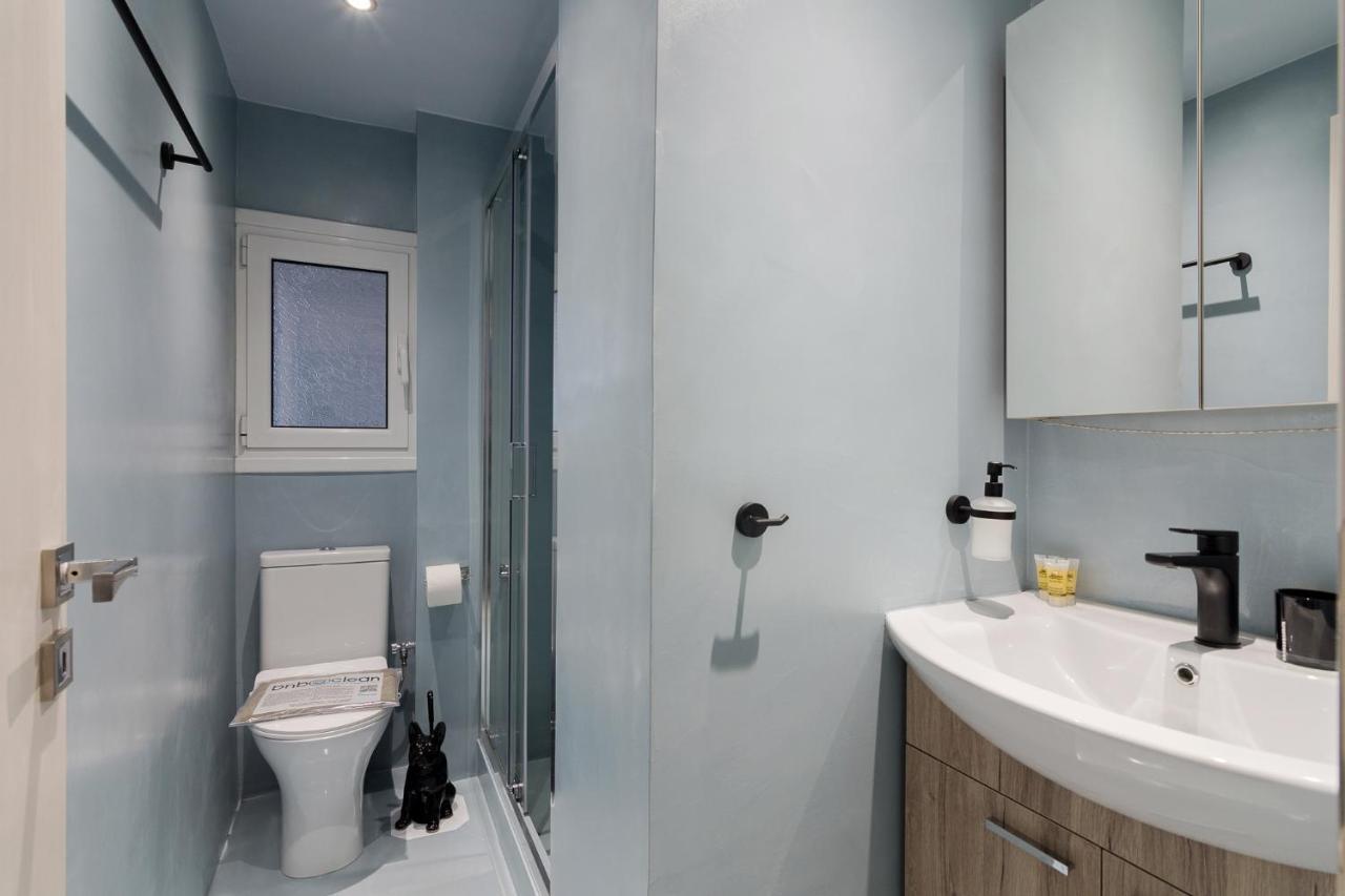Wonderful Renovated Apartment With Private Patio เอเธนส์ ภายนอก รูปภาพ