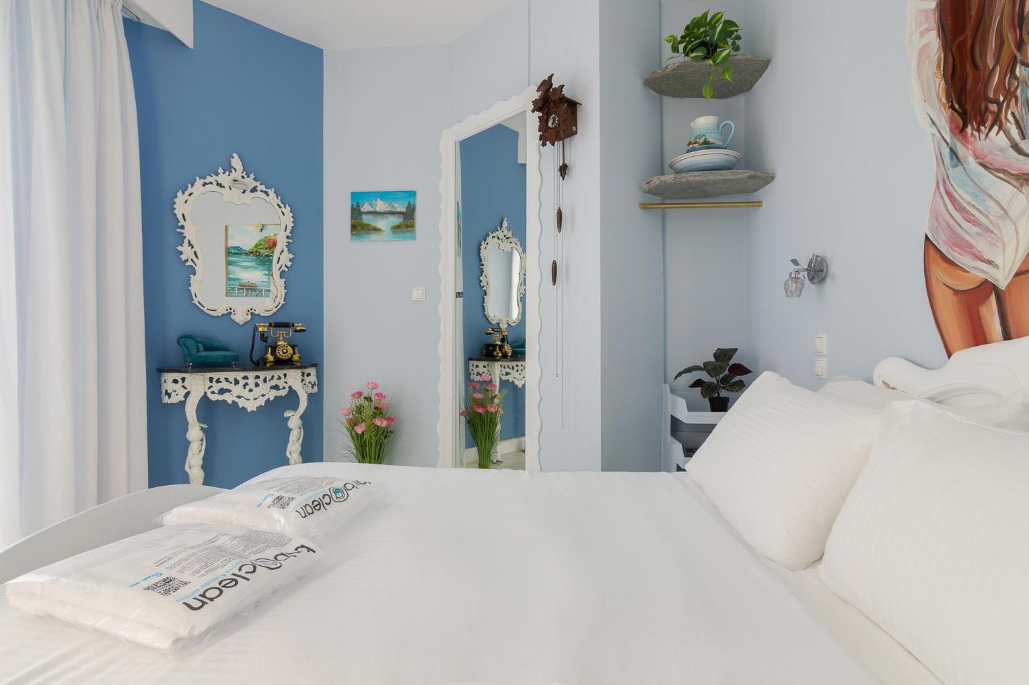Wonderful Renovated Apartment With Private Patio เอเธนส์ ภายนอก รูปภาพ